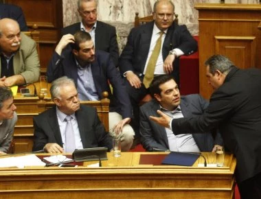 Σε ελεύθερη πτώση ΣΥΡΙΖΑ-ΑΝΕΛ: Μέρες «2011» στο πολιτικό σκηνικό & κυνηγημένοι «από χωρίου εις χωρίον» οι κυβερνητικοί